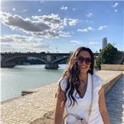 Me defino como una persona con muchas ganas de enseñar y que me encanta mi trabajo! Me gustaría dar clases a ANEAE